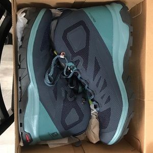 Salomon outline mid goretex shoes